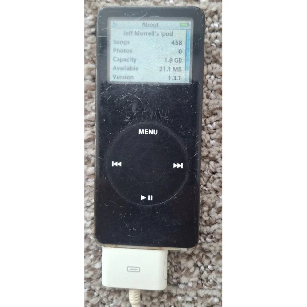 Apple iPod Classic 2nd Generation 2 GB with 458 Loaded Songs and Charging Cord